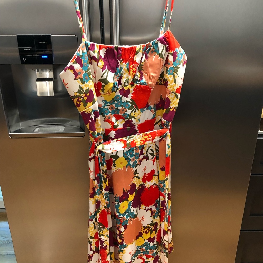 Summer dress with back tie